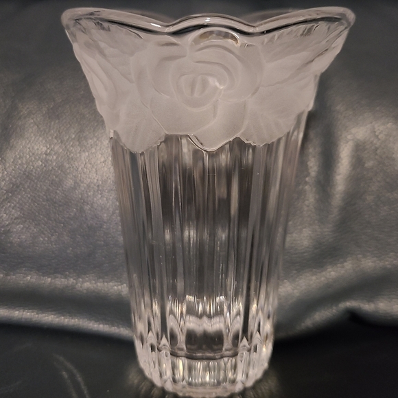 Mikasa Accents Vintage Mikasa Frosted Floer Vase Poshmark